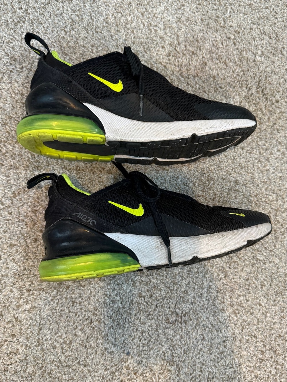 Nike kids Air Max 270 Black with Volt Accents Athletic Shoes sz 2.5Y